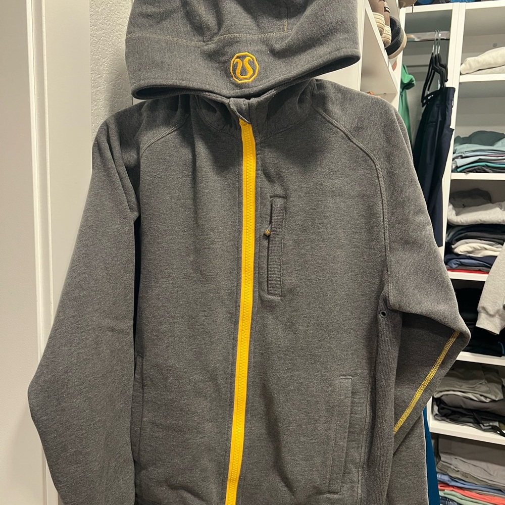 Lulu lemon men’s scuba Hoodie with Yellow Accents